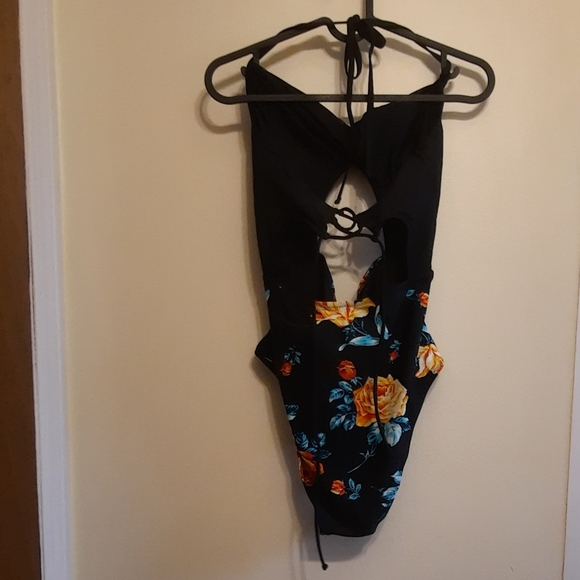 NWT Cupshe Black Floral Print Halter Tummy Control One Piece Swimsuit - Picture 10 of 13